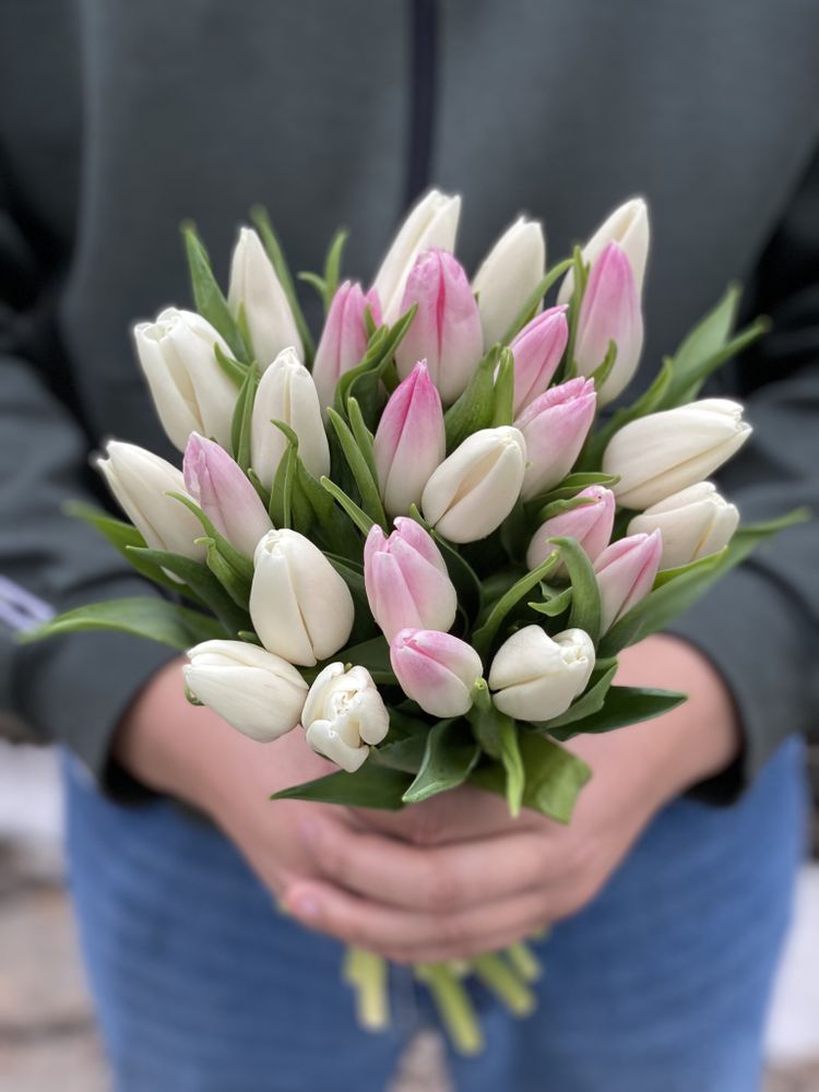 Букет микс из тюльпанов &quot;White tulips &amp; Pink tulips&quot;