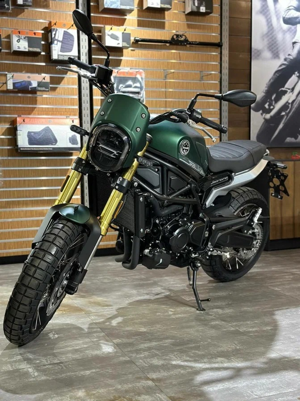 Benelli Leoncino 800 Trail (Green)
