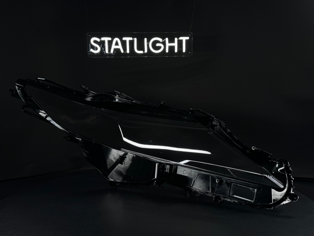 Левое стекло фары Toyota Camry XV70 рест 2017-2020