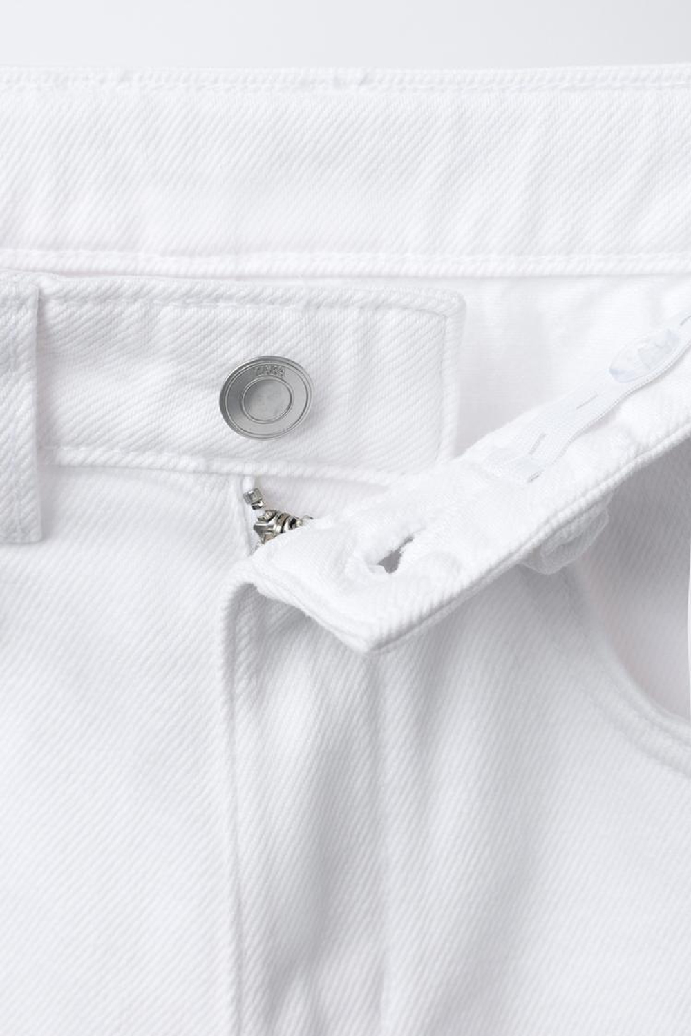 ZARA ДЖИНСОВЫЕ ШОРТЫ-БЕРМУДЫ BAGGY, БЕЛЫЙ