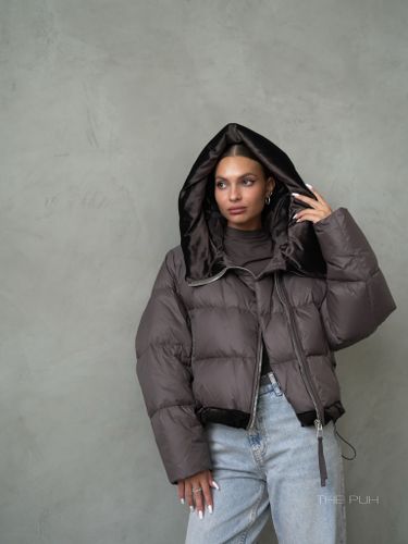 Шоколадный пуховик с бархатными вставками