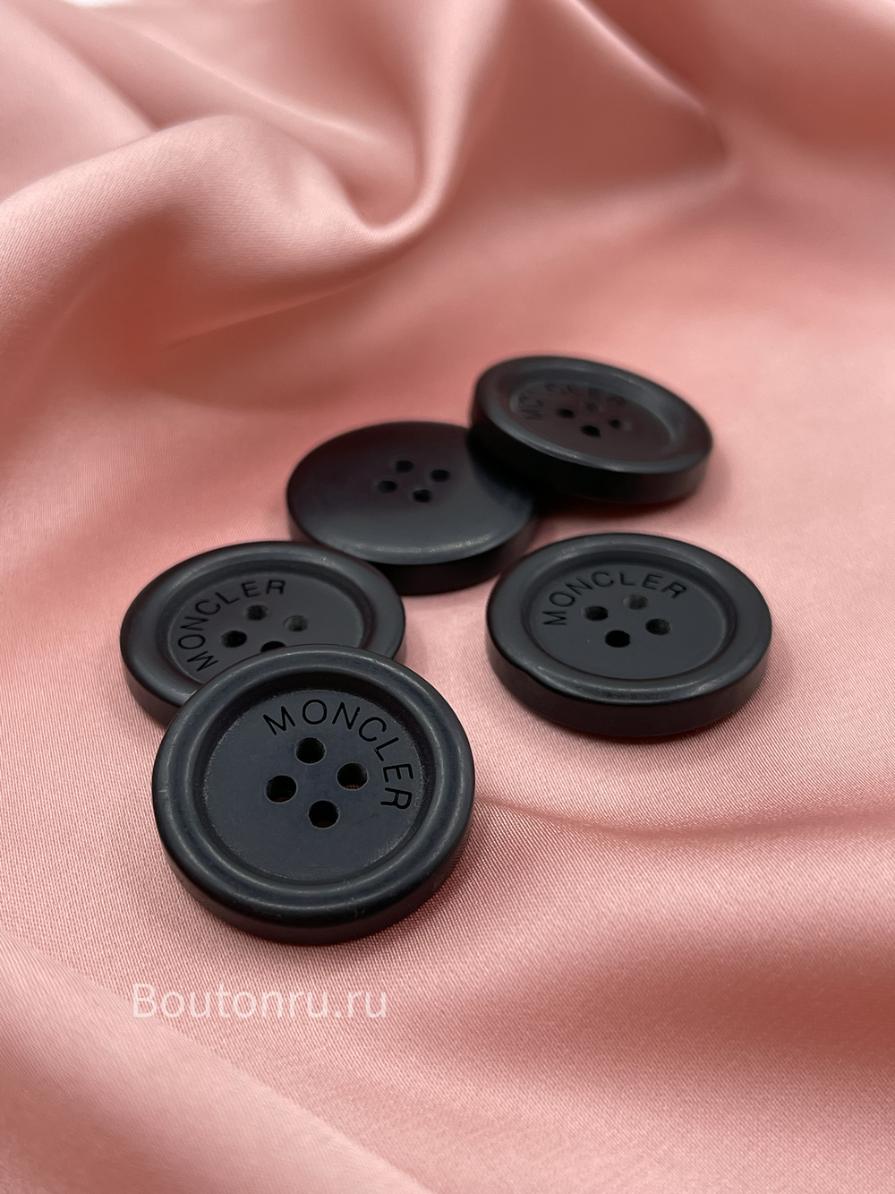 Пуговицы Монкл. черные на прокол