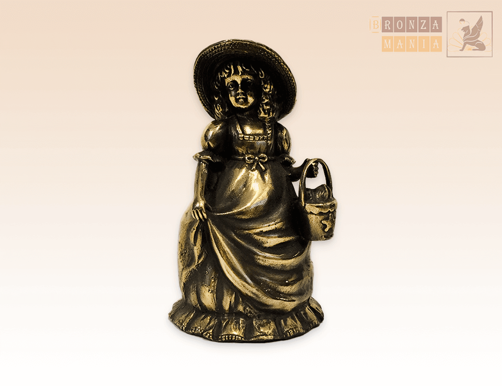 колокольчик Девочка в шляпе с корзинкой