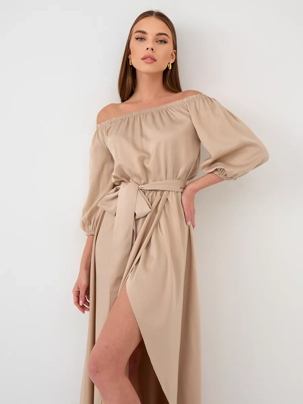 Платье длинное с разрезом