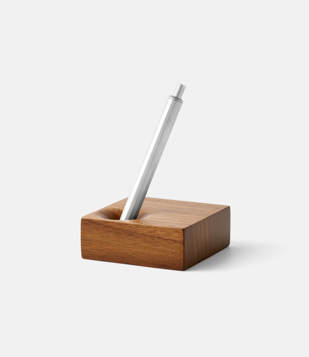 HMM Walnut Block — подставка для ручки
