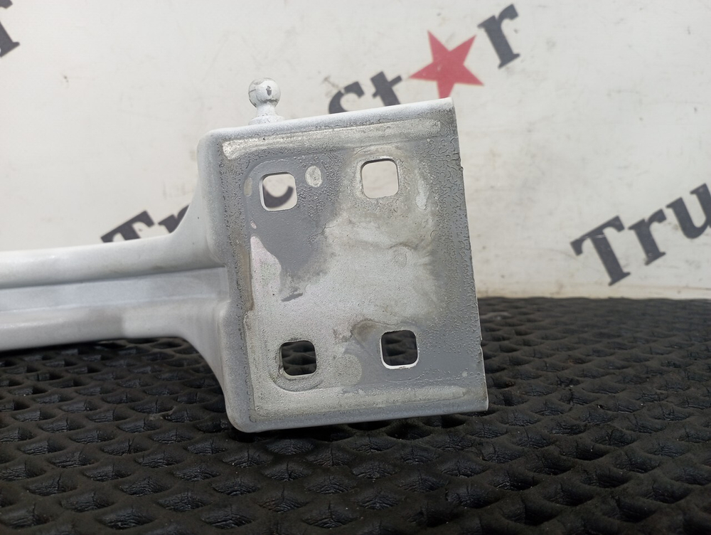 Петля крышки инструментального ящика 2023г