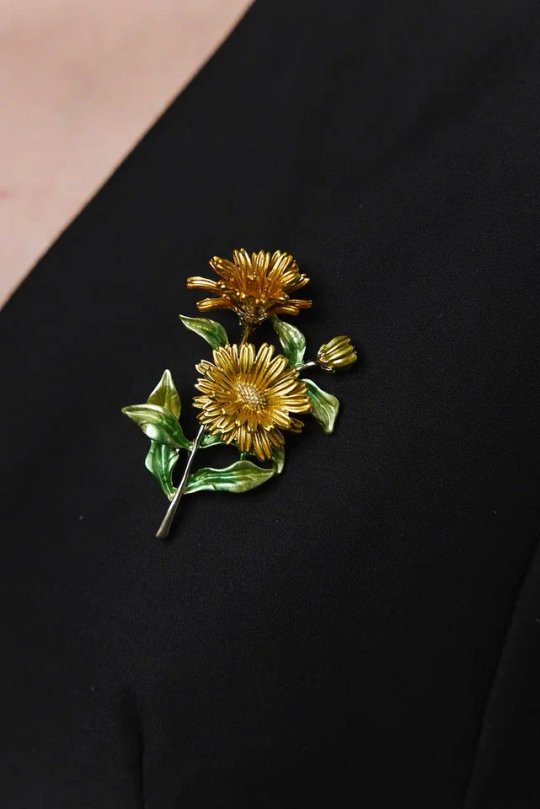 Брошь-подвеска букет из желто-золотистых цветов