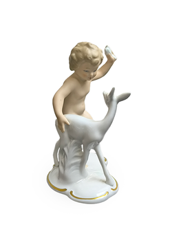Фарфоровая статуэтка "Путти с олененком" Германия