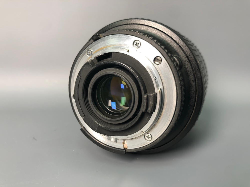 Объектив Nikon 24-85mm 2.8-4D IF AF, царапины на линзе.