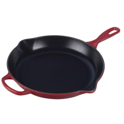 Le Creuset - Сковорода чугунная 23 см, вишня / артикул   20182230600422  / GTIN 024147240464