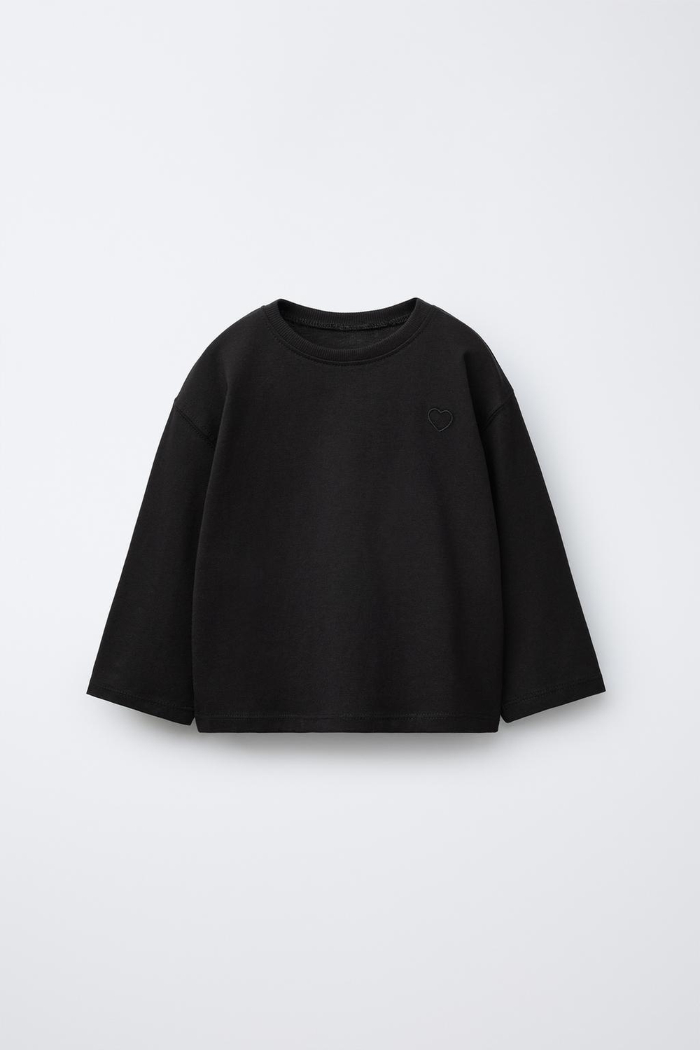 ZARA БАЗОВАЯ ФУТБОЛКА С ВЫШИТЫМ СЕРДЦЕМ, ЧЕРНЫЙ