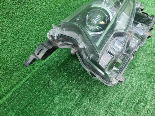 Битая Фара левая Toyota Land Cruiser Prado 150 17-нв LED
