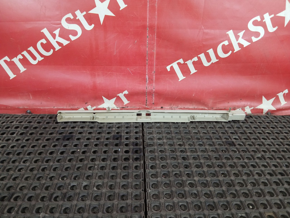 Kронштейн накладки салона пpaвoй