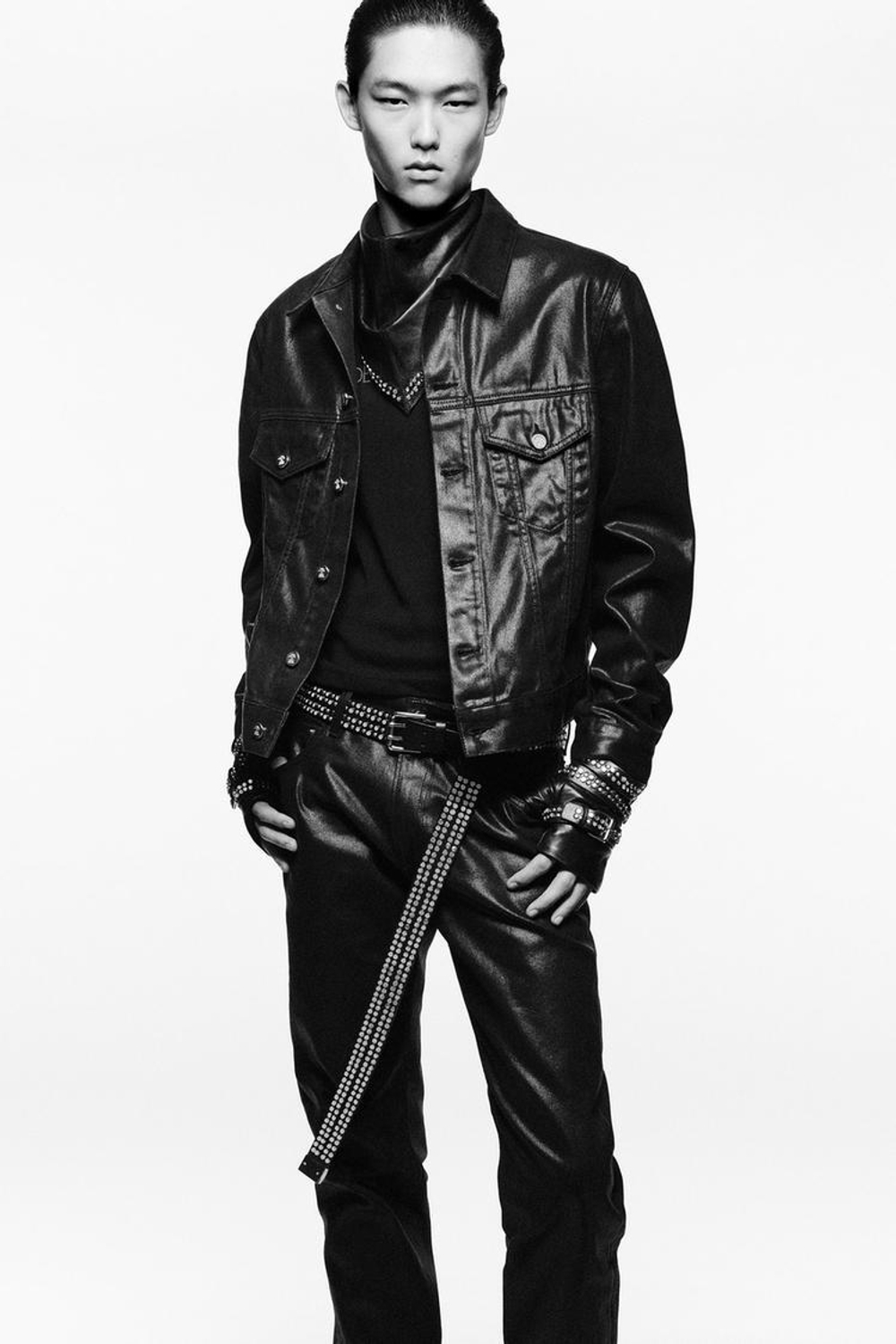 ZARA Х LUDOVIC DE SAINT SERNIN ФУТБОЛКА С БЛЕСТЯЩЕЙ НАДПИСЬЮ, ЧЕРНЫЙ