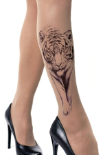 Колготки с принтом-тату в виде крадущегося тигра (Размер: S-M-L) (Цвет: бежевый)