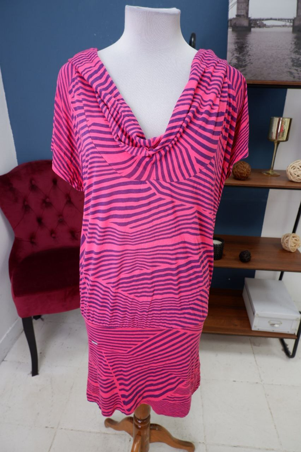 Платье с капюшоном 48 размер