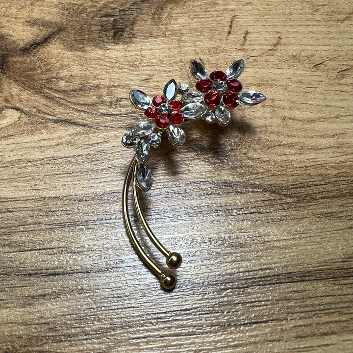 Серьга-кафф 2 цветка с листьями кристалл цвет серебристый красный металл золотистый