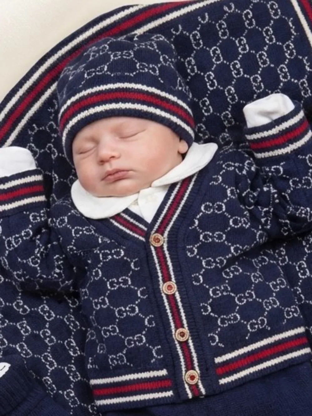 Вязаный конверт на выписку весна