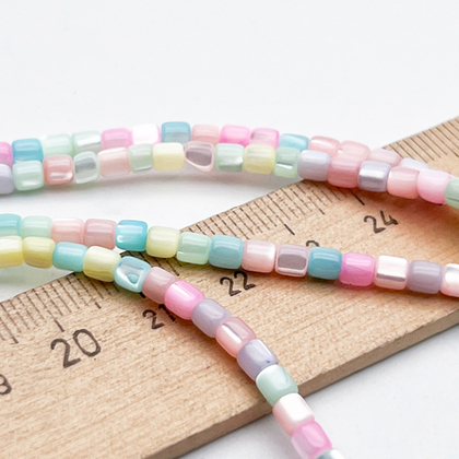 Перламутр Цилиндр тонированный бусины, цвет микс, размер около 3,5 мм, цена за отрезок 19 см (1/2 нити)