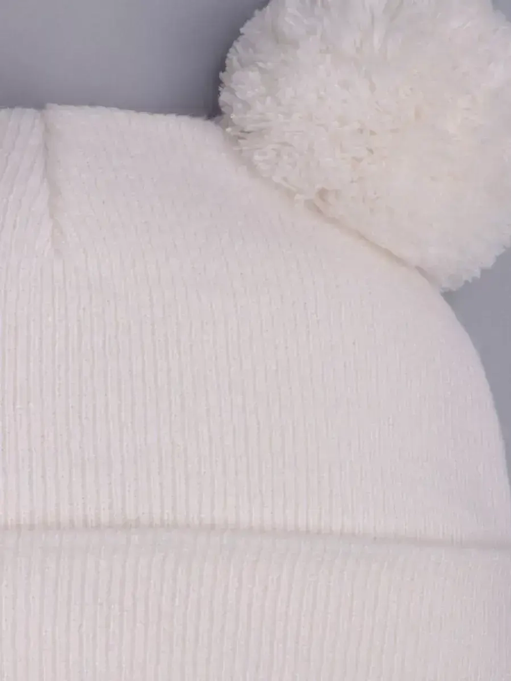 Шапка детская осенняя с помпонами