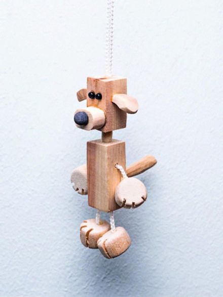 Сувенир-подвеска "Песик" из можжевельника