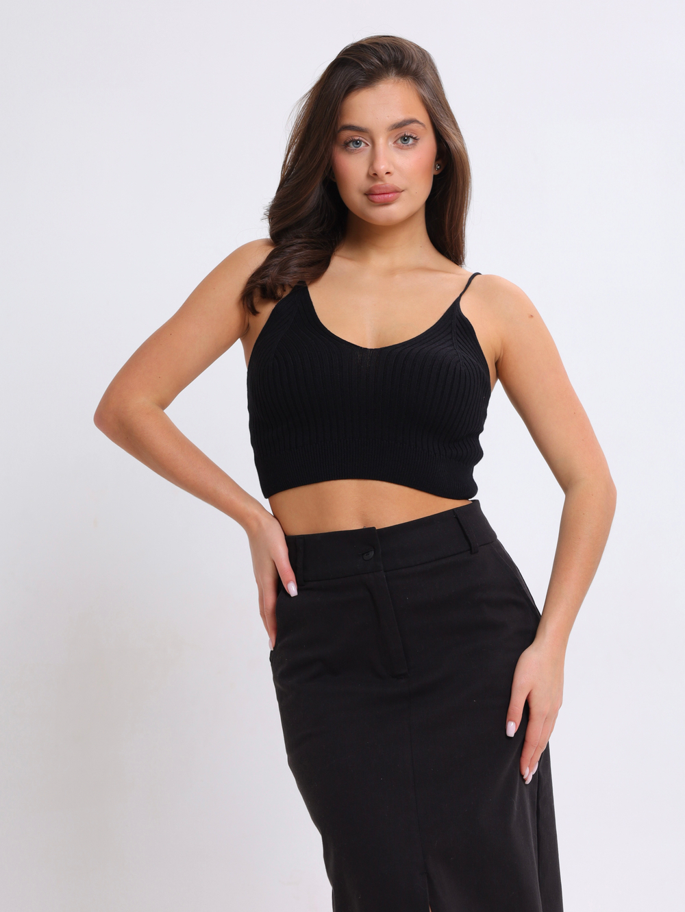 Кроп-топ на бретелях