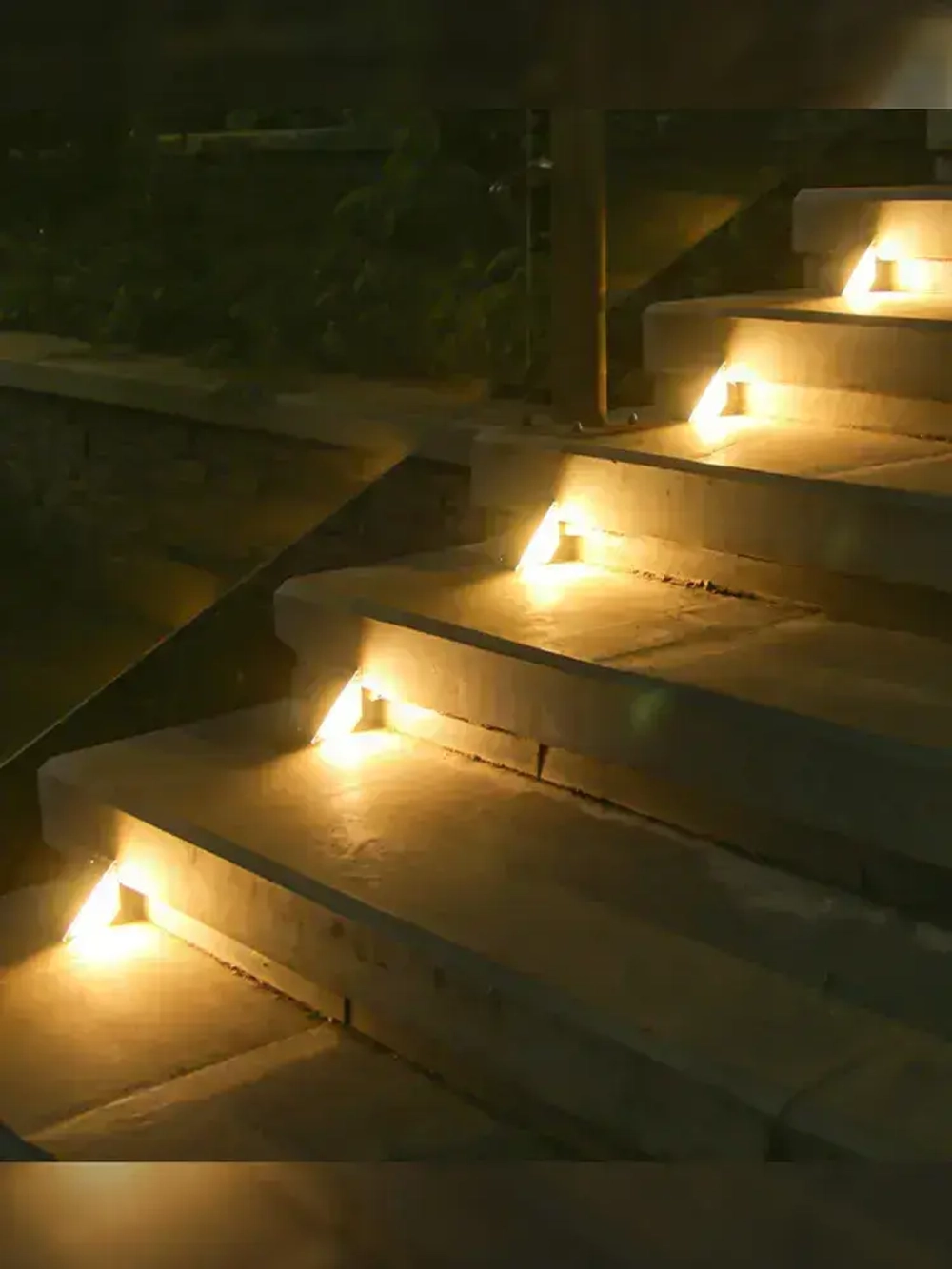 Садовый фонарик на солнечных батареях/подсветка лестниц 2шт