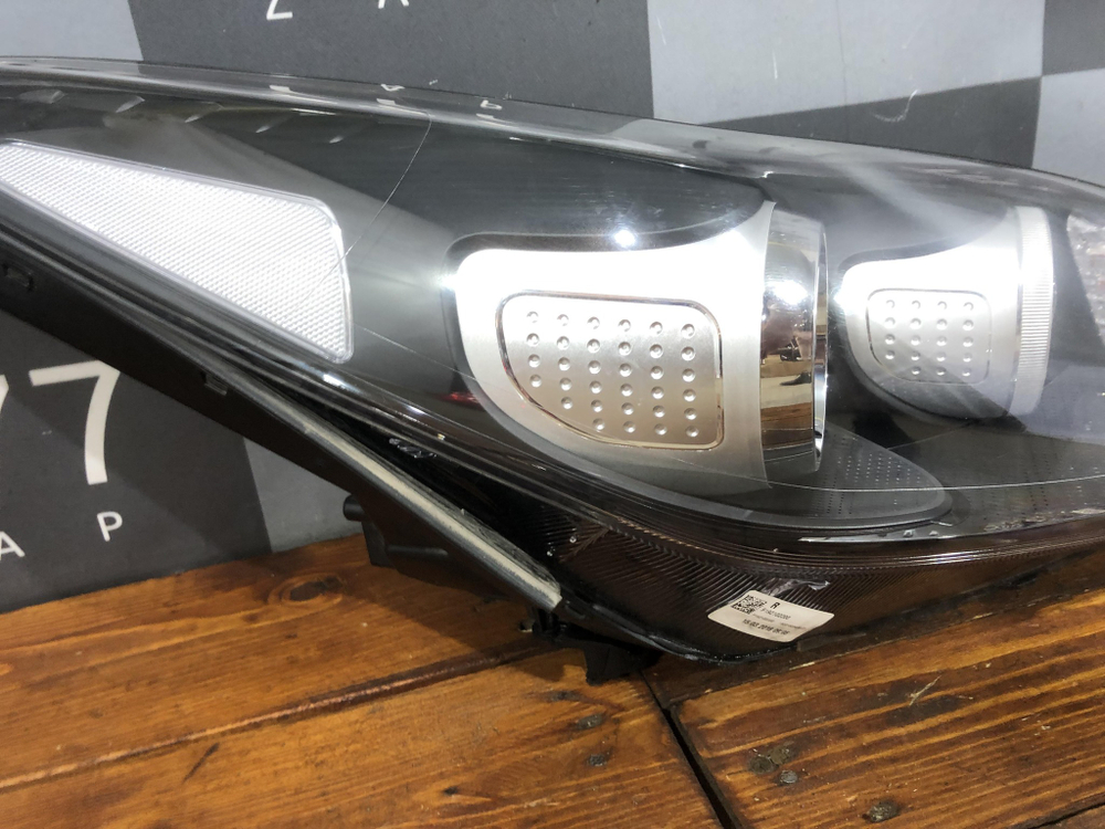 Фара правая галоген Kia Sportage 4 (QL) 16-18 Б/У Оригинал 92102F1010