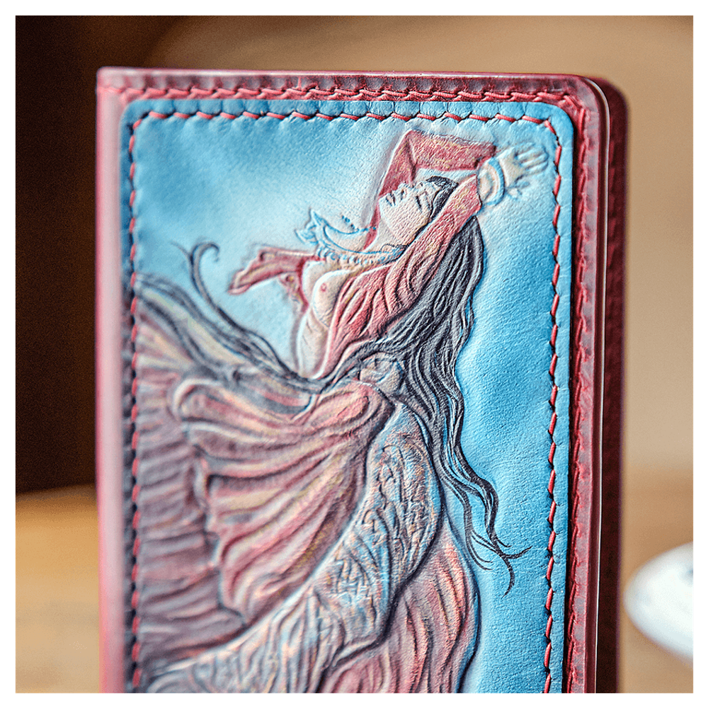 Кожаная обложка на паспорт «Шаманка» (фигура)