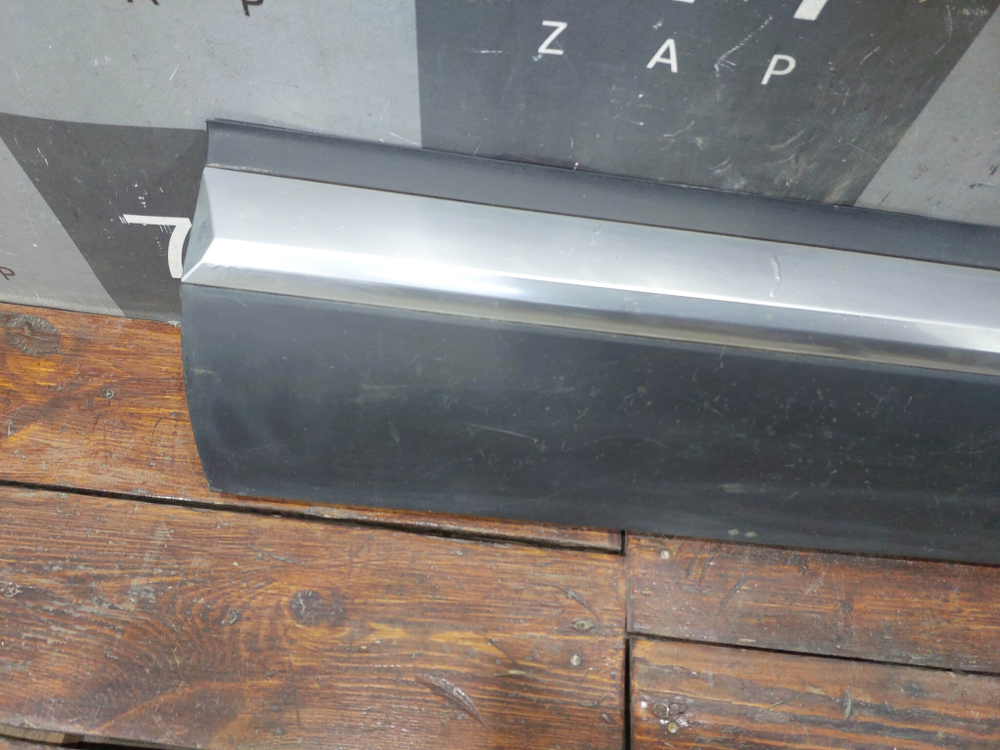 Накладка двери передней правой Hyundai Santa Fe 4 (TM) 18-нв Б/У Оригинал 87722S1100