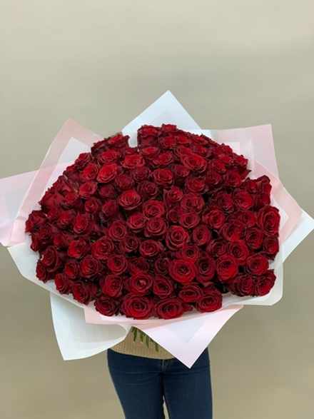 Букет 101 красная роза Эквадор 50см в пленке