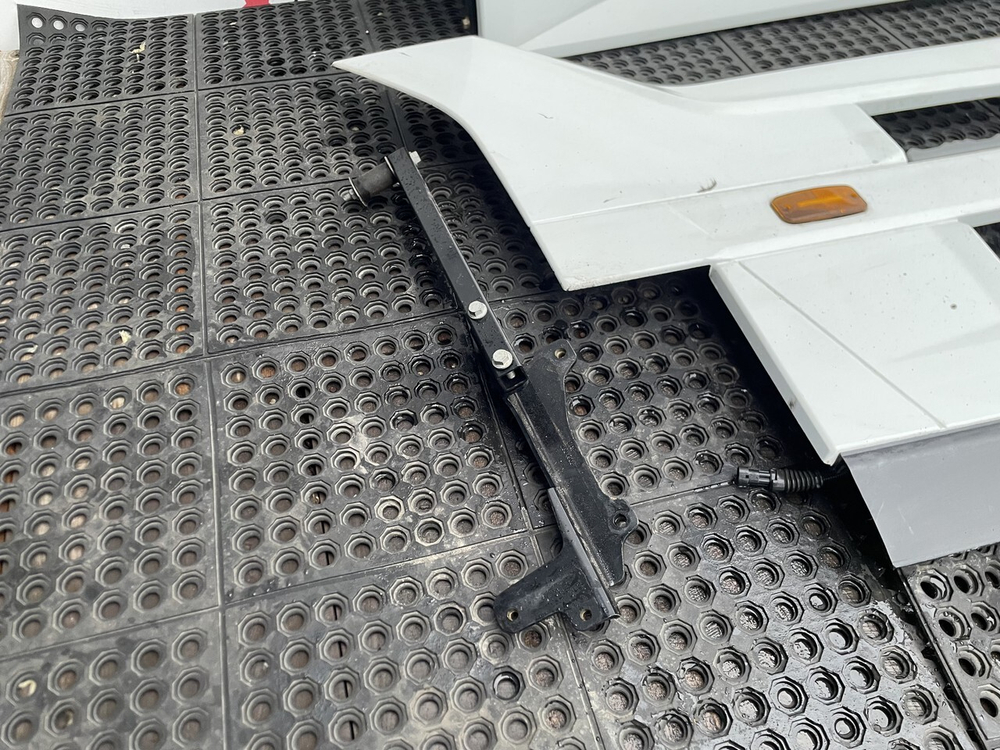 Комплект спойлеров шасси 2023г