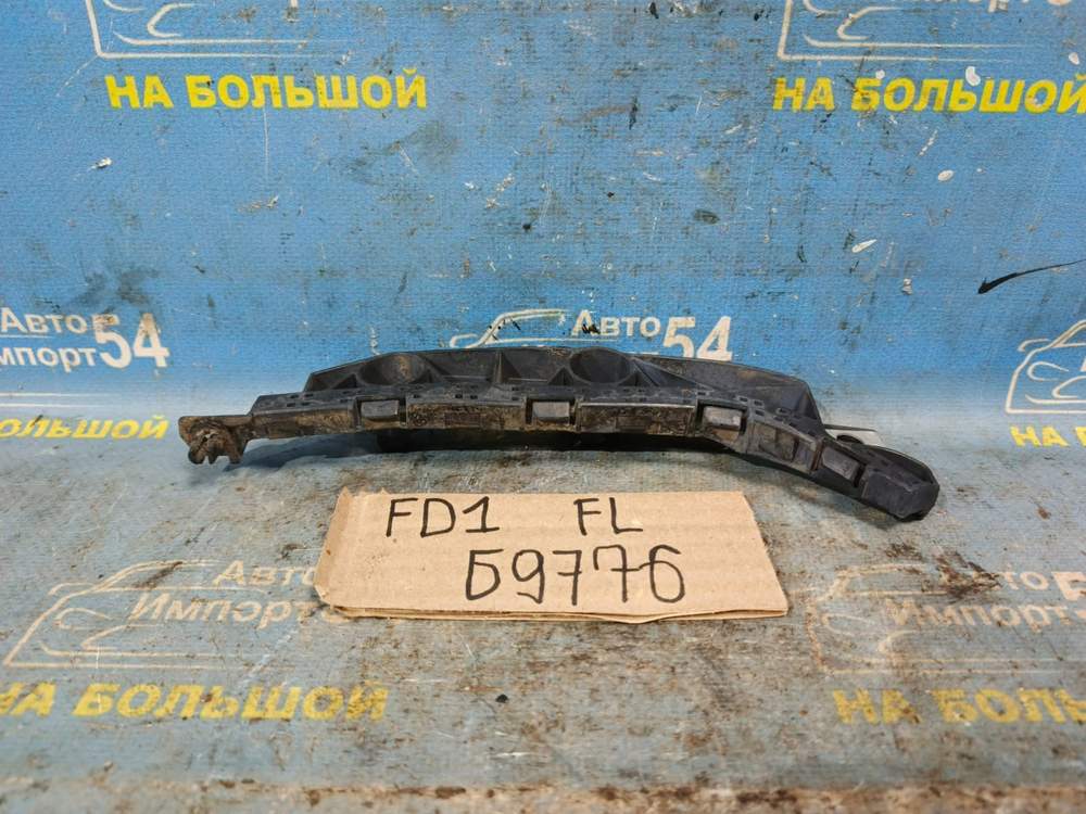 Крепление бампера переднее левое Honda CIVIC 2005-2009
