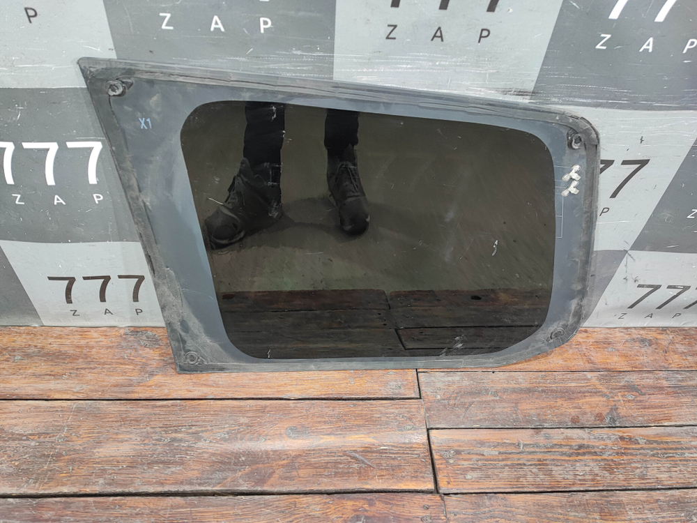 Стекло багажника правое Toyota Land Cruiser 200 07-21 Б/У Оригинал 6271060E50