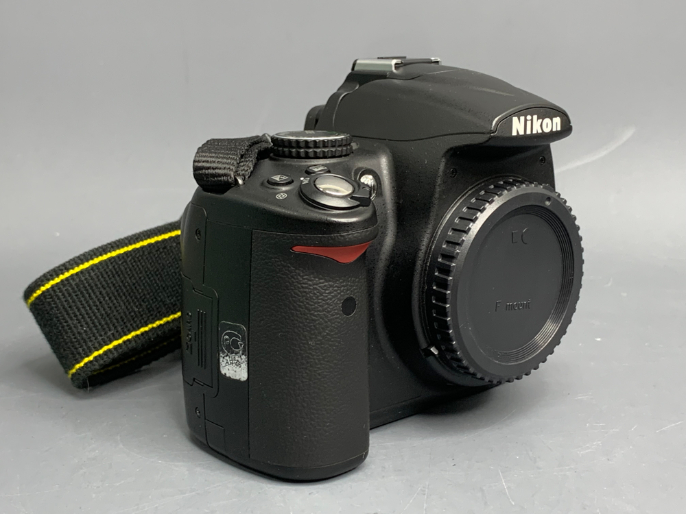 Nikon D5000 3.700 кадров