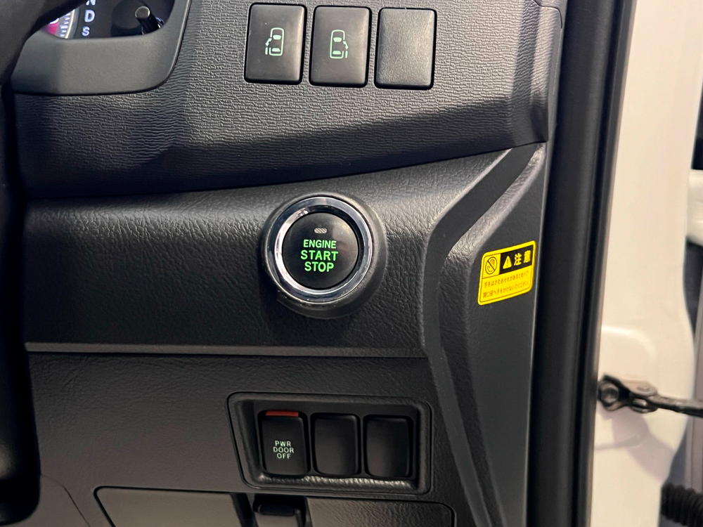 Toyota Isis, 2012 год