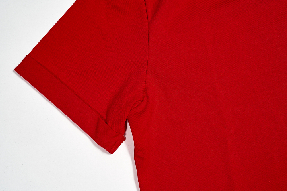 Футболка классическая с нашивкой на спине