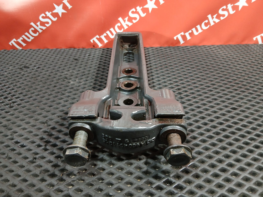 Кронштейн глушителя