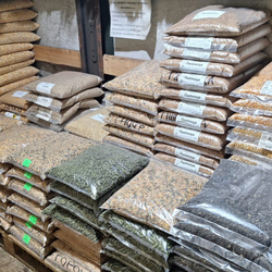 Смесь зерновая 40 кг. 
Пшеница, овес, ячмень, кукуруза, семечки подсолнечника.