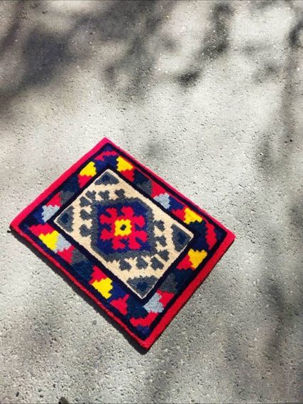 Milli üslubda unikal əl işi xalçası (rəngarəng)