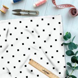 Ткань поплин мелкие квадратные точки на белом фоне