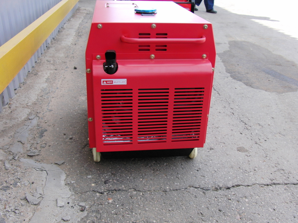 Дизельный генератор 5 кВт АМПЕРОС LDG 6000S в шумозащитном кожухе