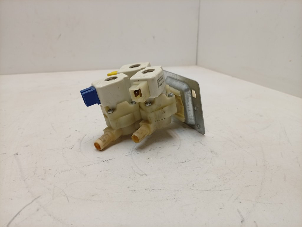 WD54330/02 кт36 Клапан подачи воды для стиральной машины Siemens 3037093 б/у