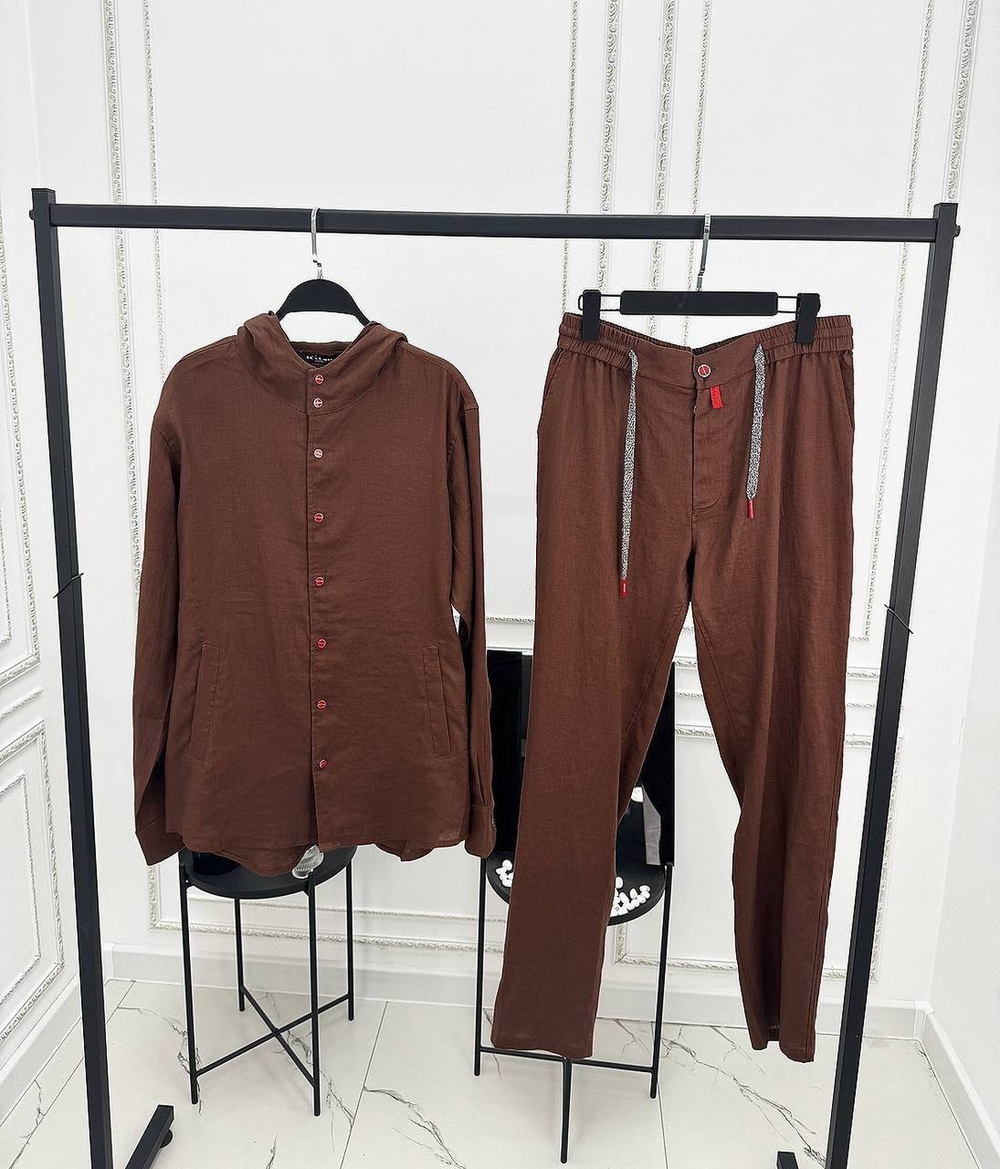 Льняной костюм Kiton