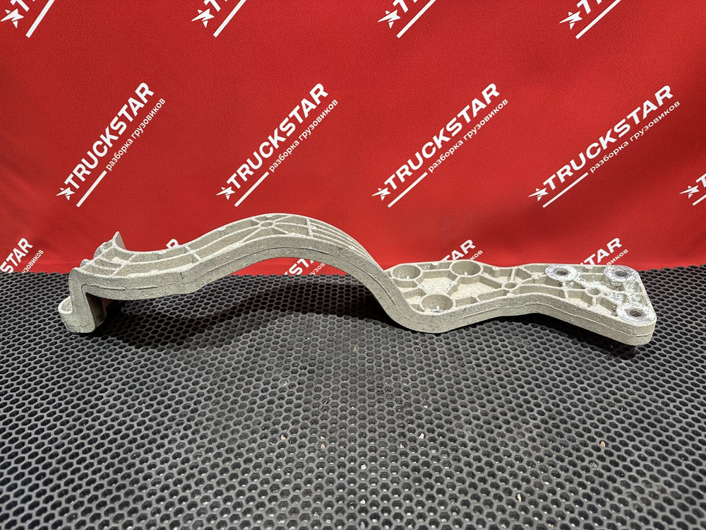 Кронштейн переднего бампера правый 2023г.