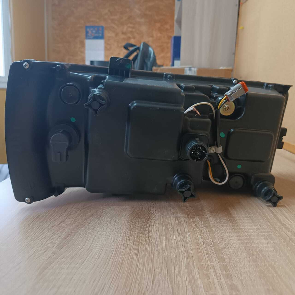 Фара передняя DAF 105 LED Левая+Правая (комплект) 1743684 / 1832396 / 1832397 / 1743685