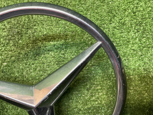 Эмблема решетки радиатора Mercedes E W213 (16-21)