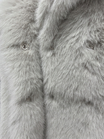 Полушубок Hestovrviio L833-3 однотонный пушистый c широким воротником