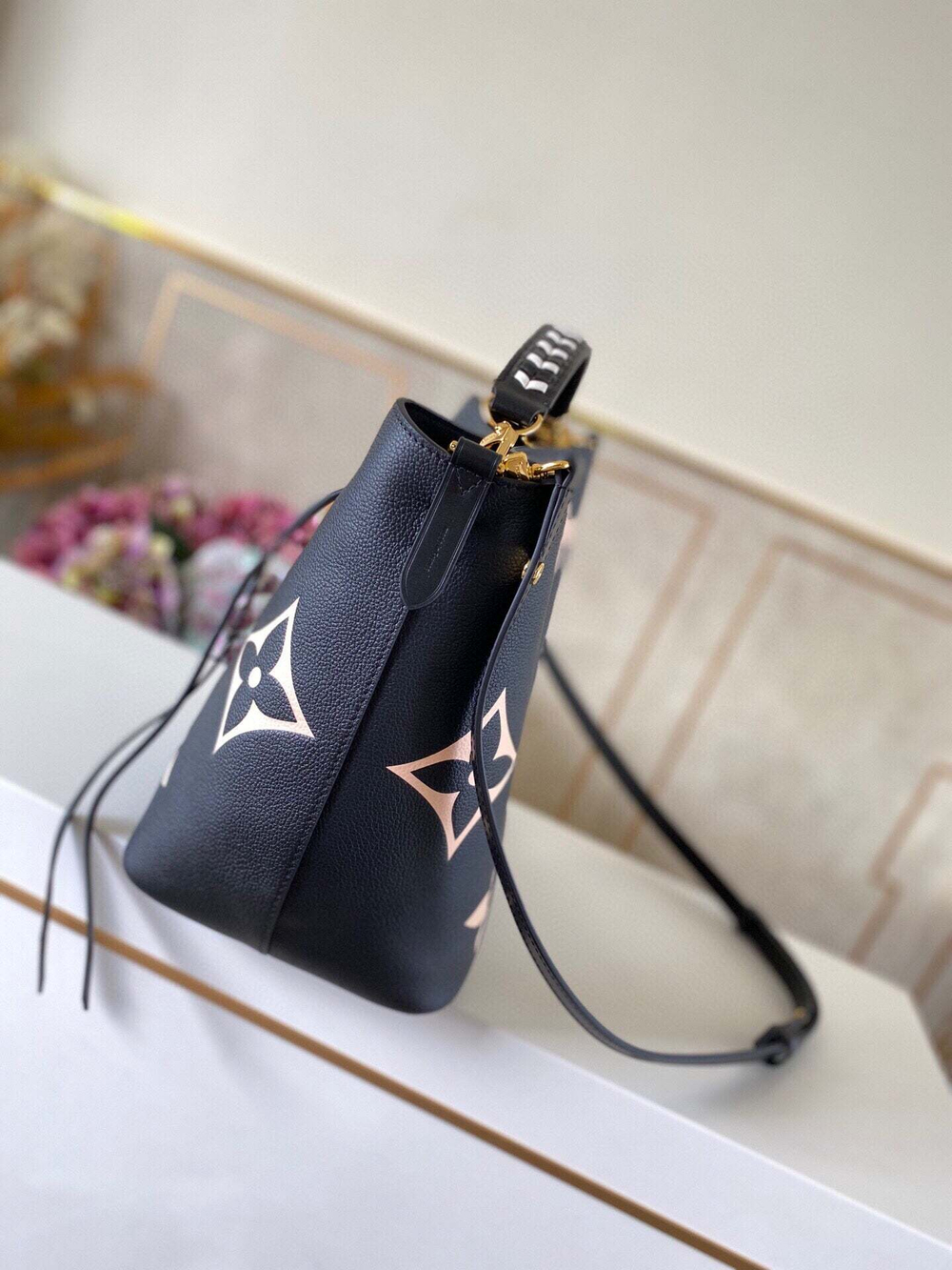 Louis Vuitton NeoNoe MM