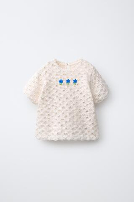 ZARA ФУТБОЛКА ИЗ КРУЖЕВА КРОШЕ С ВЫШИВКОЙ, ЭКРЮ